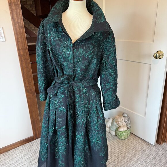 Teri Jon by Rickie Freeman Metallic Jacquard Midi Shirt Dress – Emerald Green - Picture 5 of 12